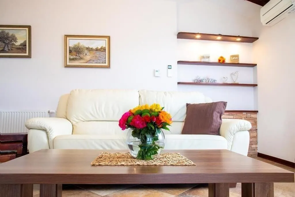 Villa Karin - Mediterranean Charm With Private Pool And Lush Waterfall Gardens Galižana كرواتيا
