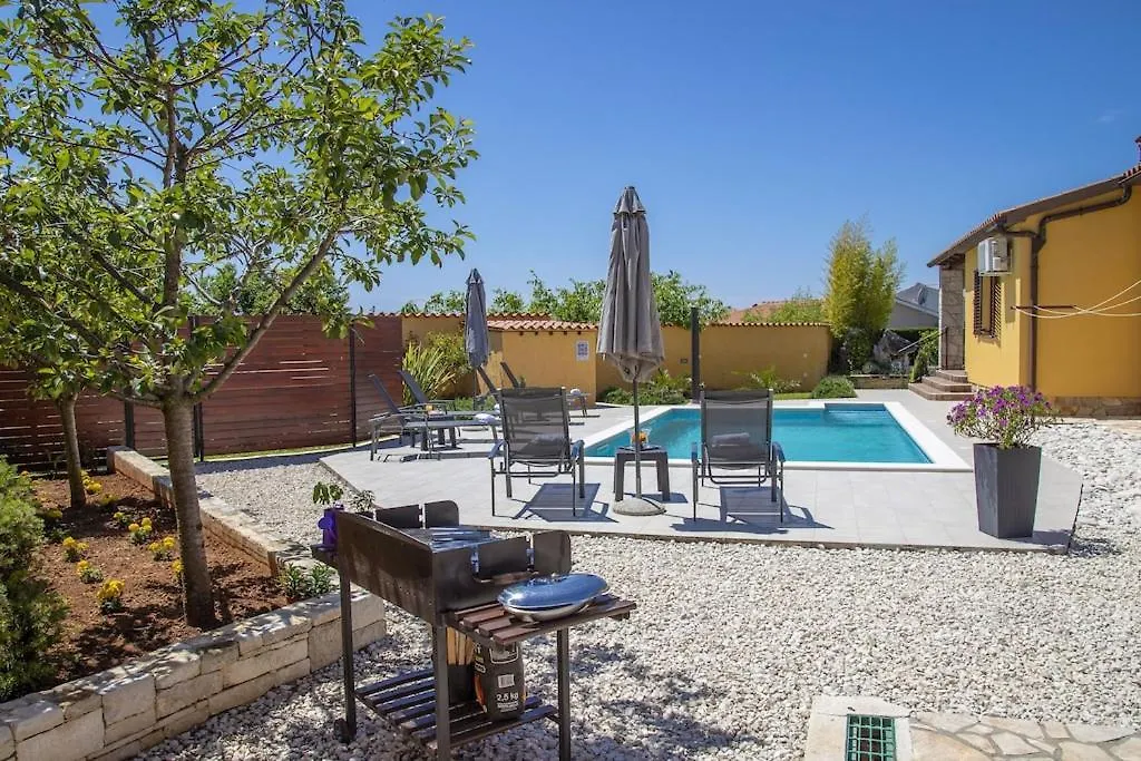 Villa Karin - Mediterranean Charm With Private Pool And Lush Waterfall Gardens Galižana 0*,  كرواتيا
