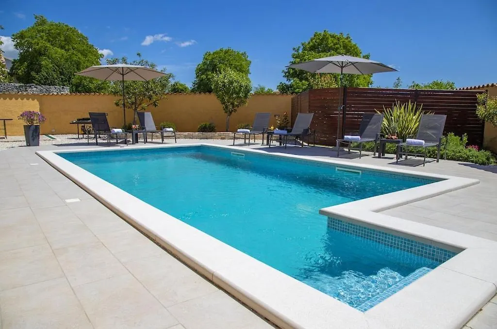 Villa Karin - Mediterranean Charm With Private Pool And Lush Waterfall Gardens Galižana كرواتيا