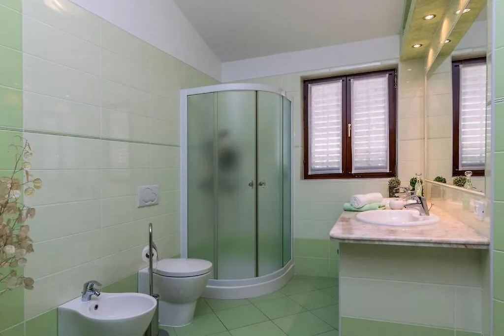 Villa Karin - Mediterranean Charm With Private Pool And Lush Waterfall Gardens Galižana