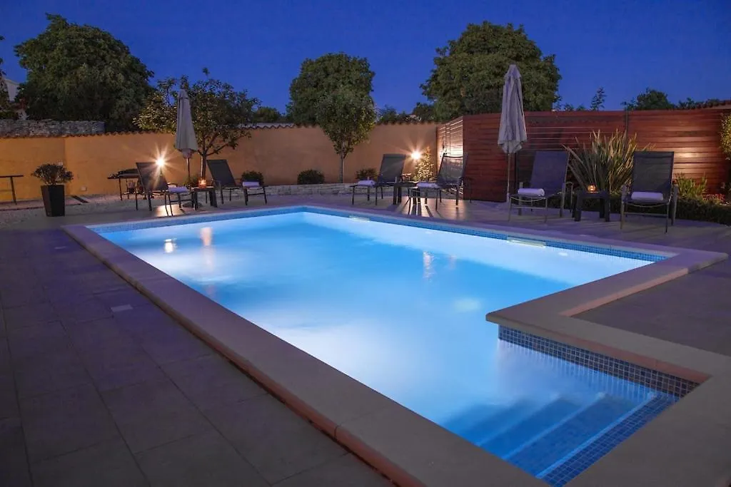 Villa Karin - Mediterranean Charm With Private Pool And Lush Waterfall Gardens Galižana 0*,