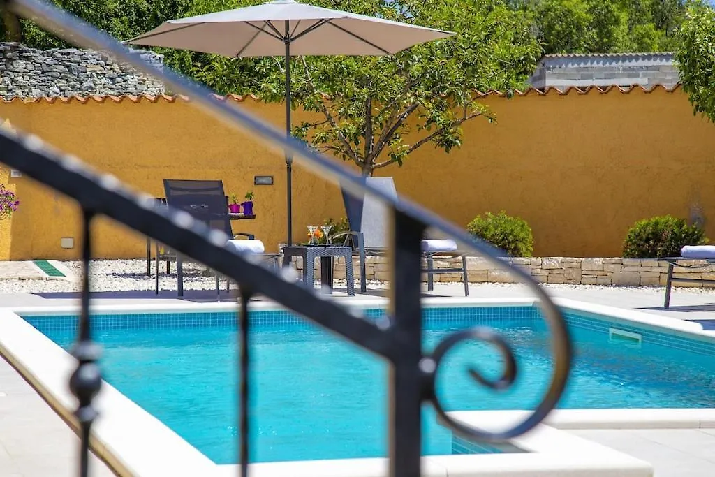 Villa Karin - Mediterranean Charm With Private Pool And Lush Waterfall Gardens Galižana 0*,