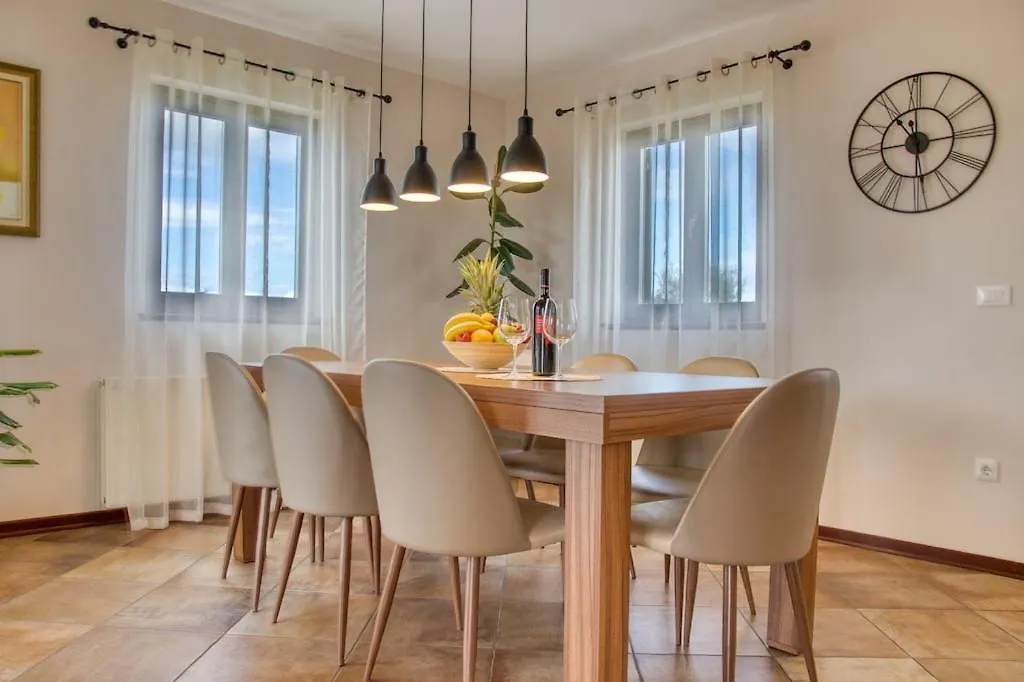 Villa Karin - Mediterranean Charm With Private Pool And Lush Waterfall Gardens Galižana كرواتيا