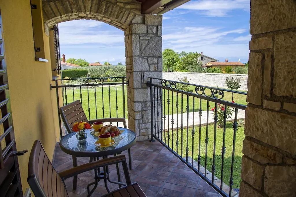 Villa Karin - Mediterranean Charm With Private Pool And Lush Waterfall Gardens Galižana