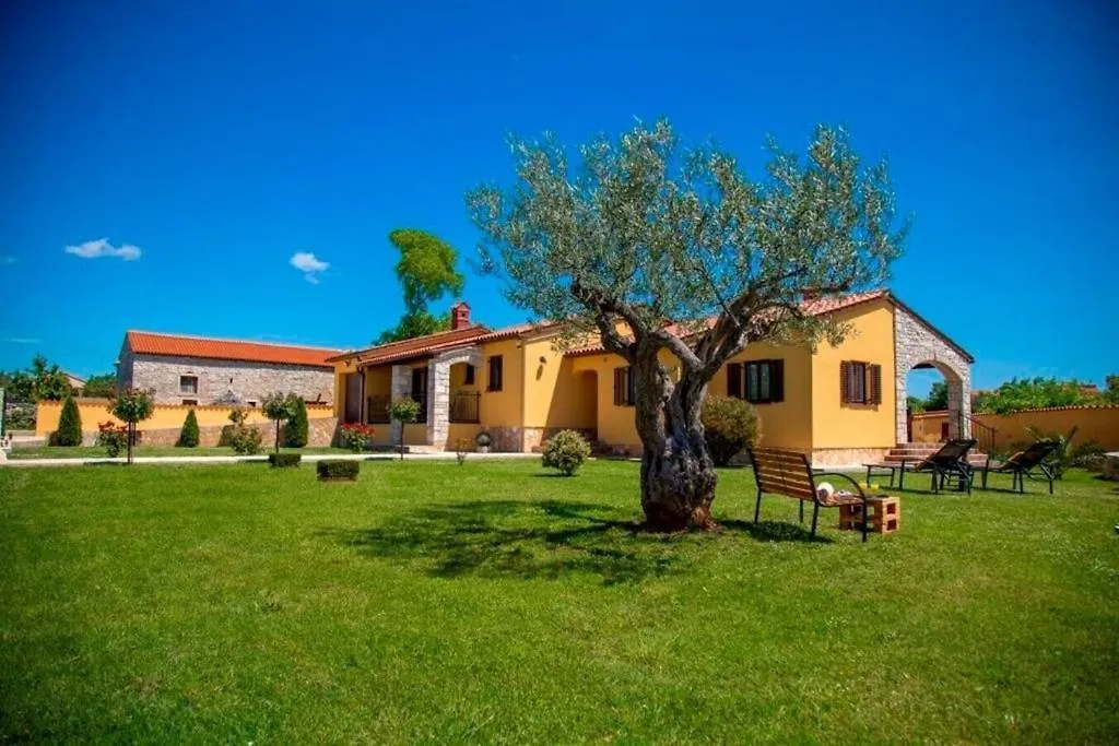 Villa Karin - Mediterranean Charm With Private Pool And Lush Waterfall Gardens Galižana