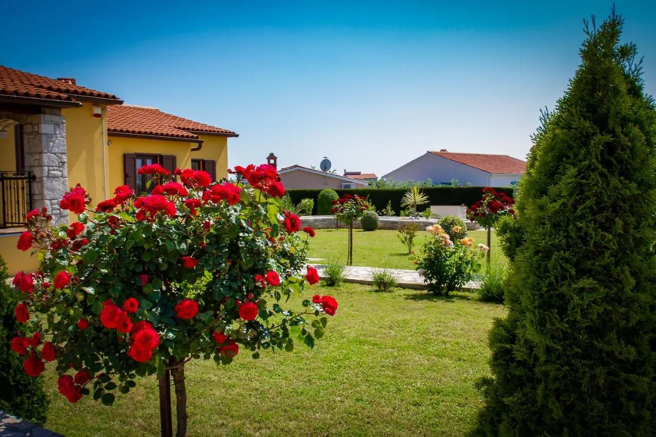 Villa Karin - Mediterranean Charm With Private Pool And Lush Waterfall Gardens Galižana كرواتيا