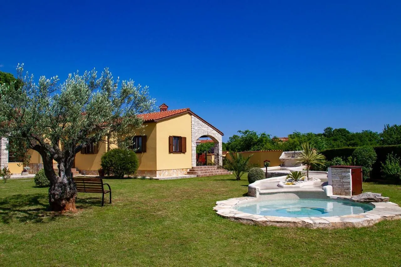 Villa Karin - Mediterranean Charm With Private Pool And Lush Waterfall Gardens Galižana 0*,  كرواتيا